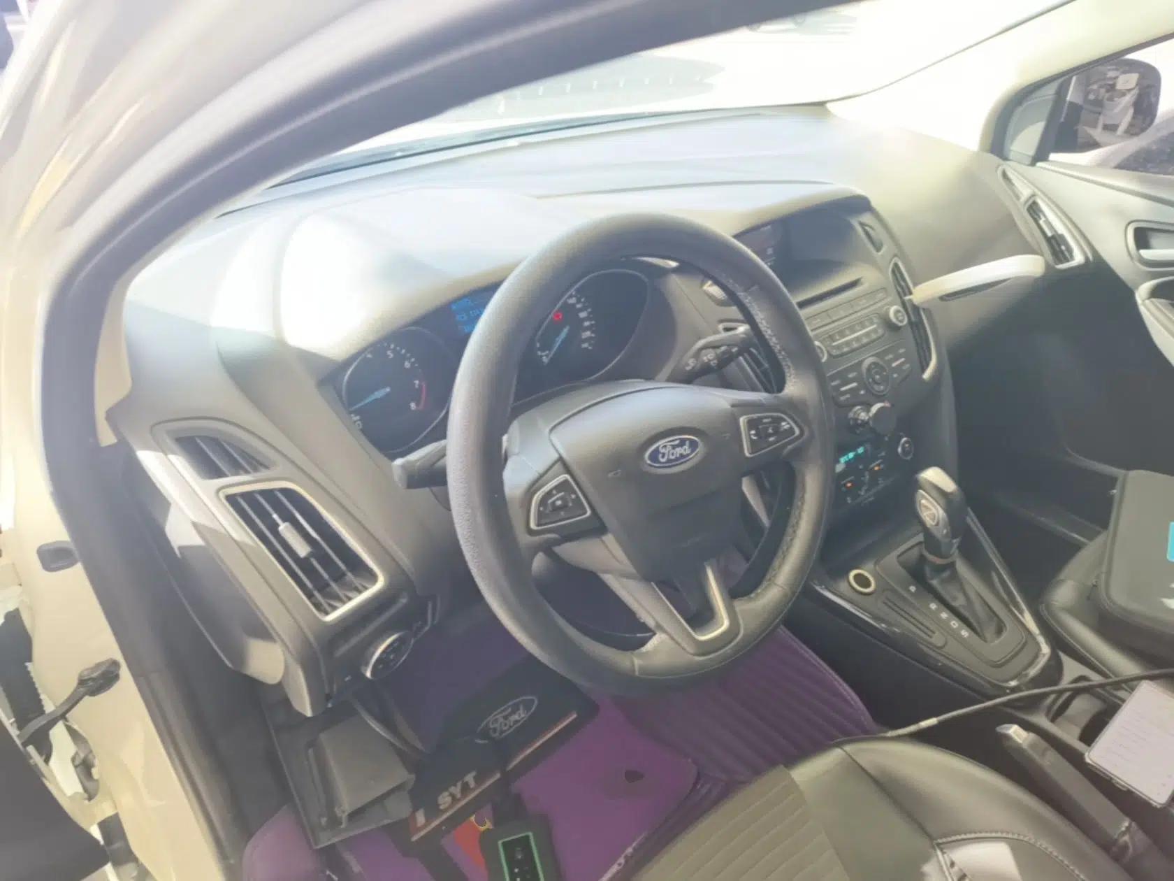 Ford Focus 2015 Sedan 1.6L Automatic Trend Model — миниатюра 12