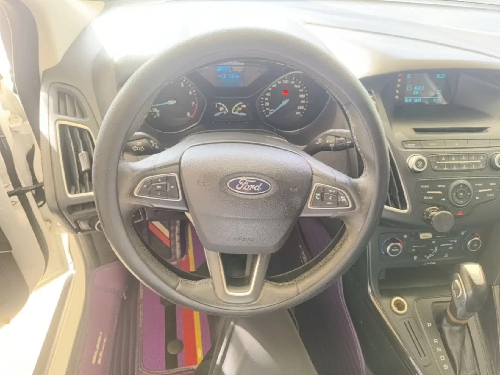 Ford Focus 2015 Sedan 1.6L Automatic Trend Model — миниатюра 13