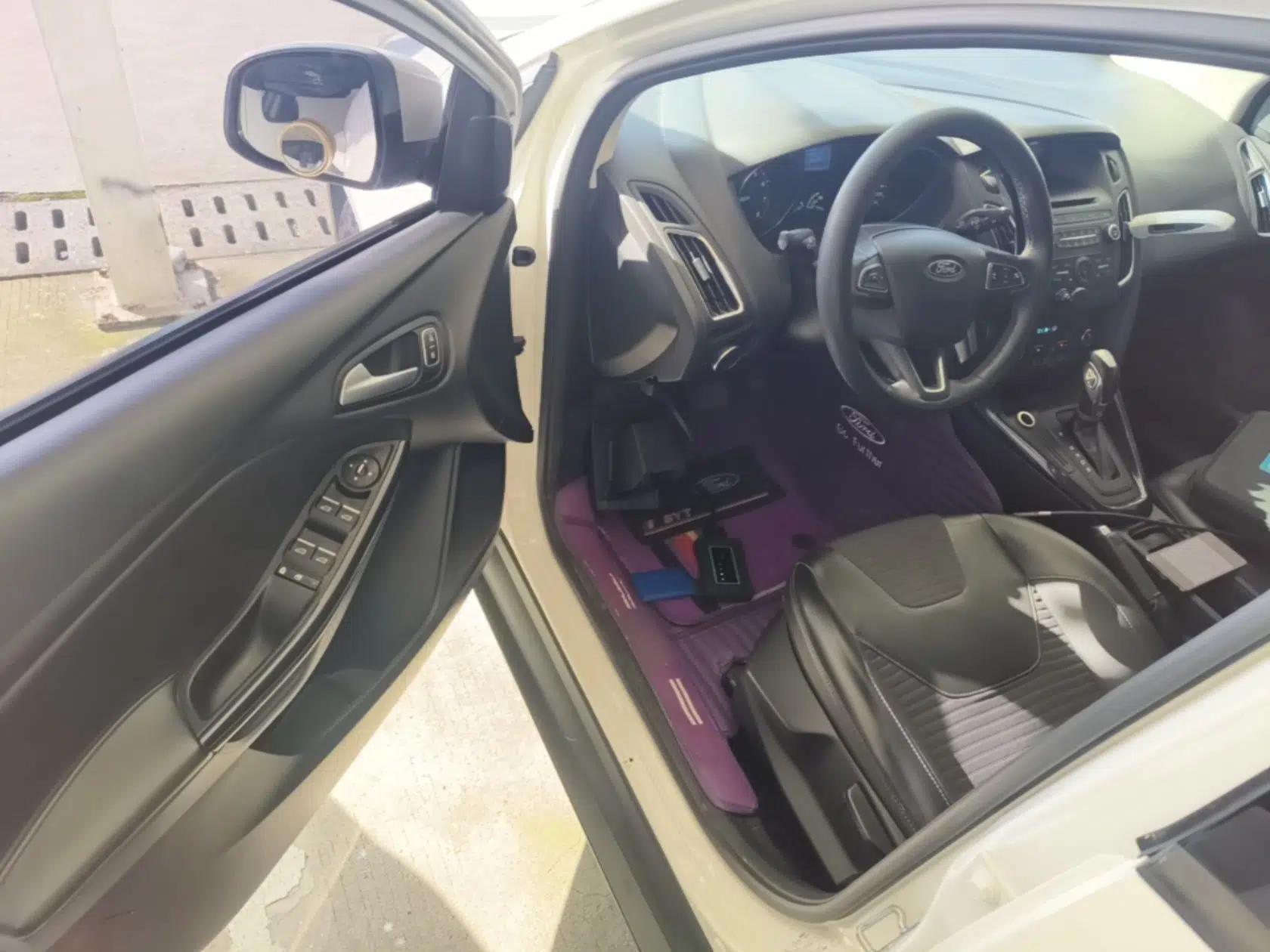 Ford Focus 2015 Sedan 1.6L Automatic Trend Model — миниатюра 18