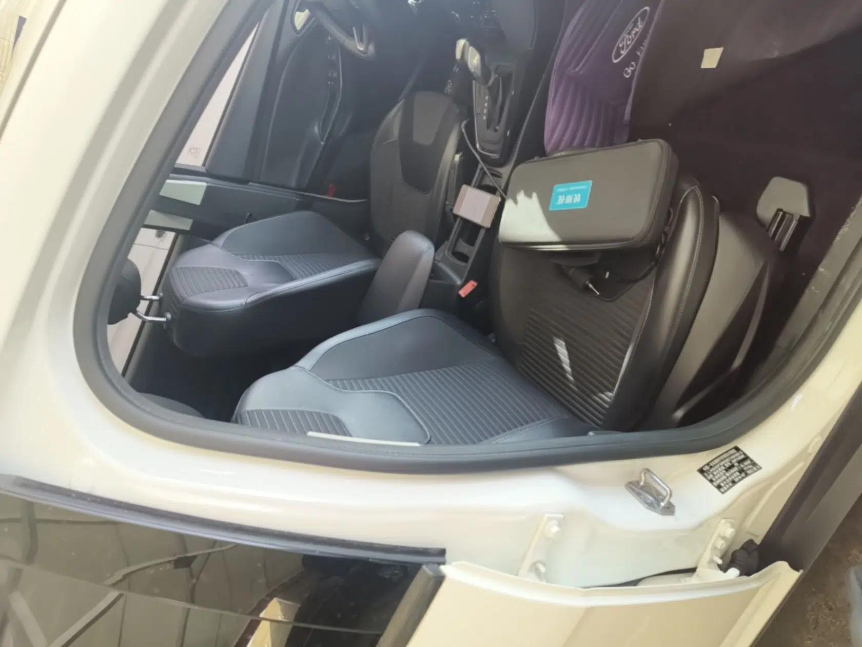 Ford Focus 2015 Sedan 1.6L Automatic Trend Model — миниатюра 19