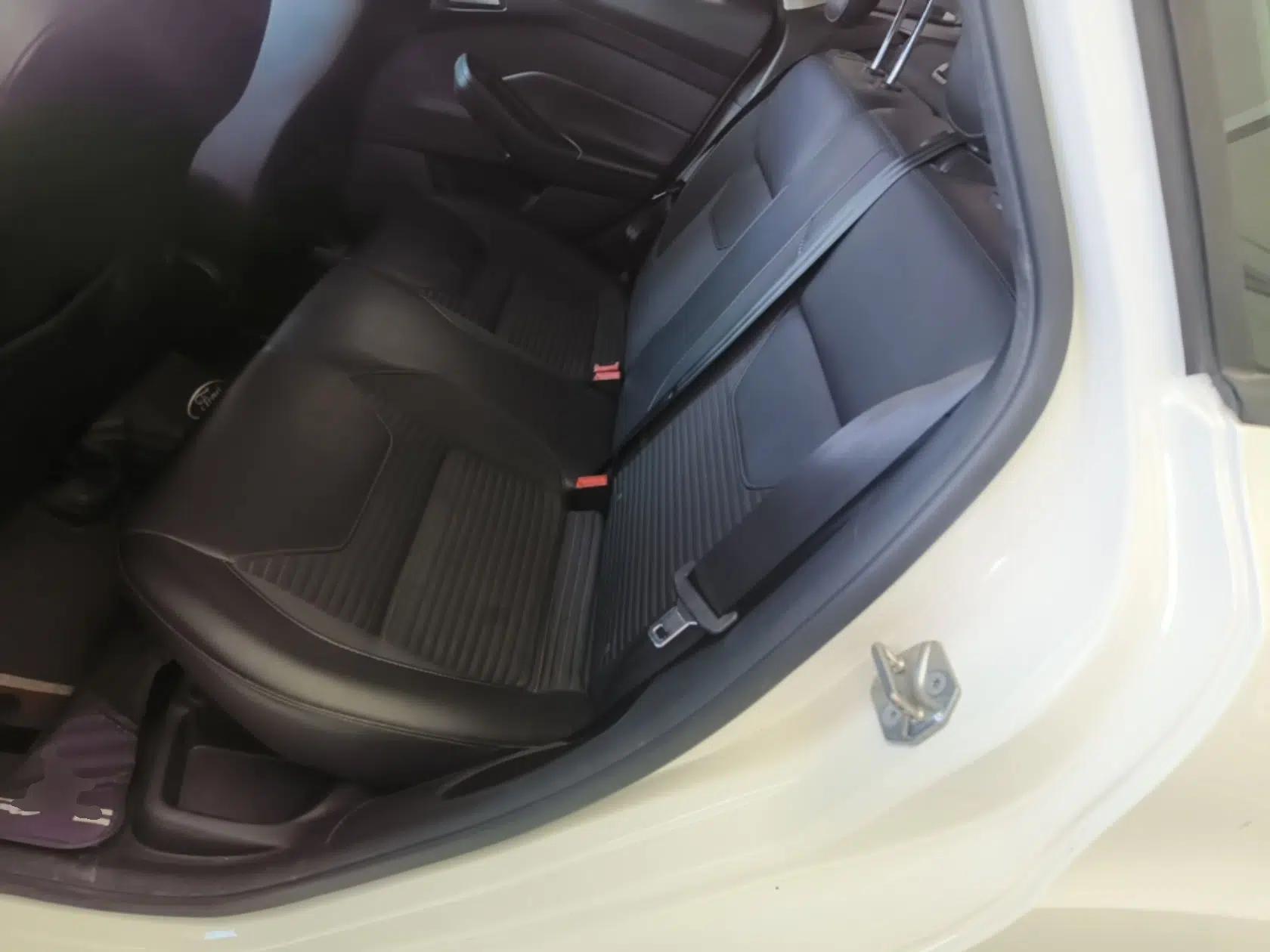 Ford Focus 2015 Sedan 1.6L Automatic Trend Model — миниатюра 20