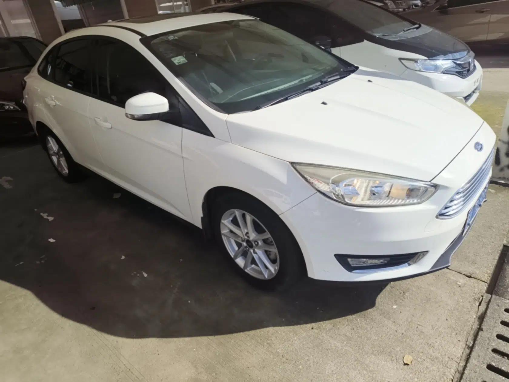 Ford Focus 2015 Sedan 1.6L Automatic Trend Model — миниатюра 3