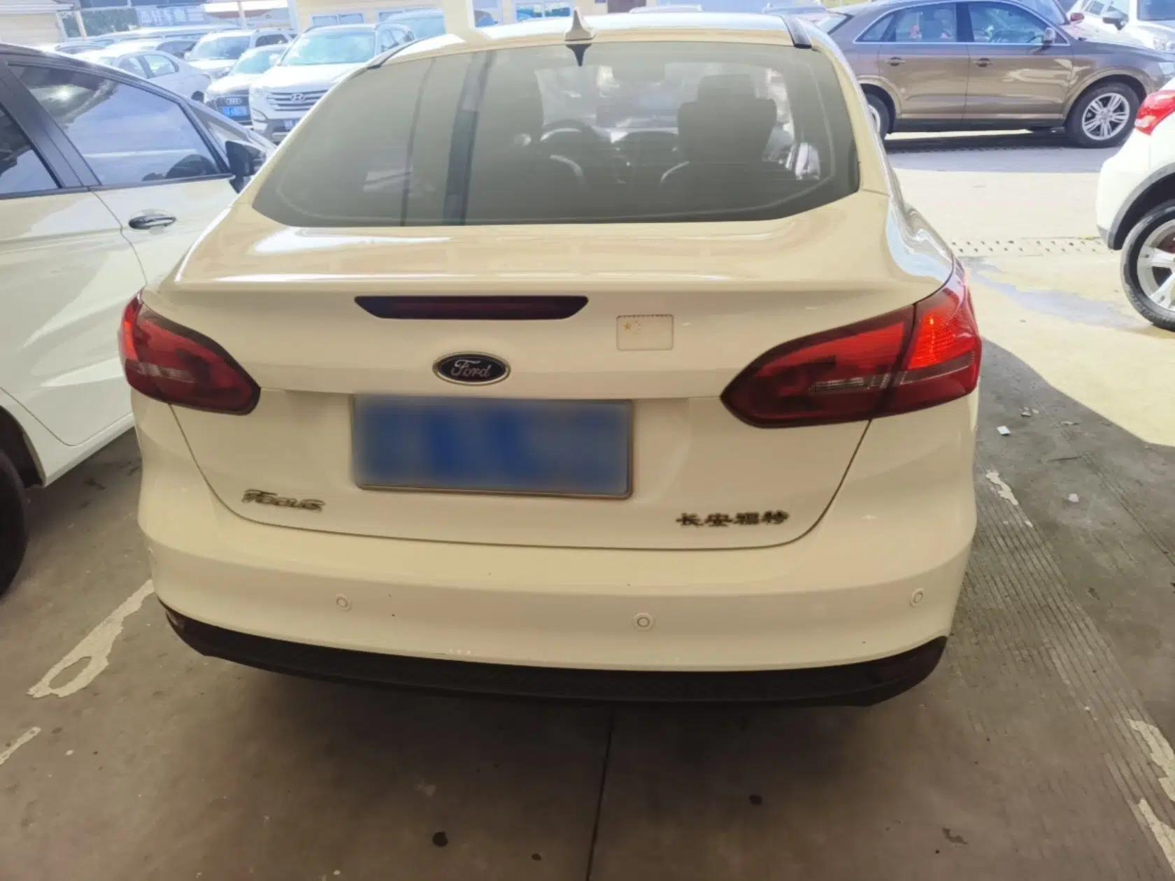 Ford Focus 2015 Sedan 1.6L Automatic Trend Model — миниатюра 5