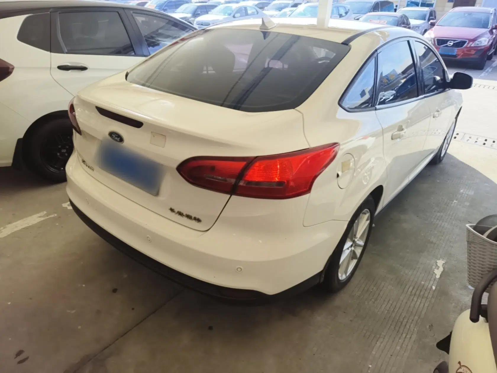 Ford Focus 2015 Sedan 1.6L Automatic Trend Model — миниатюра 6