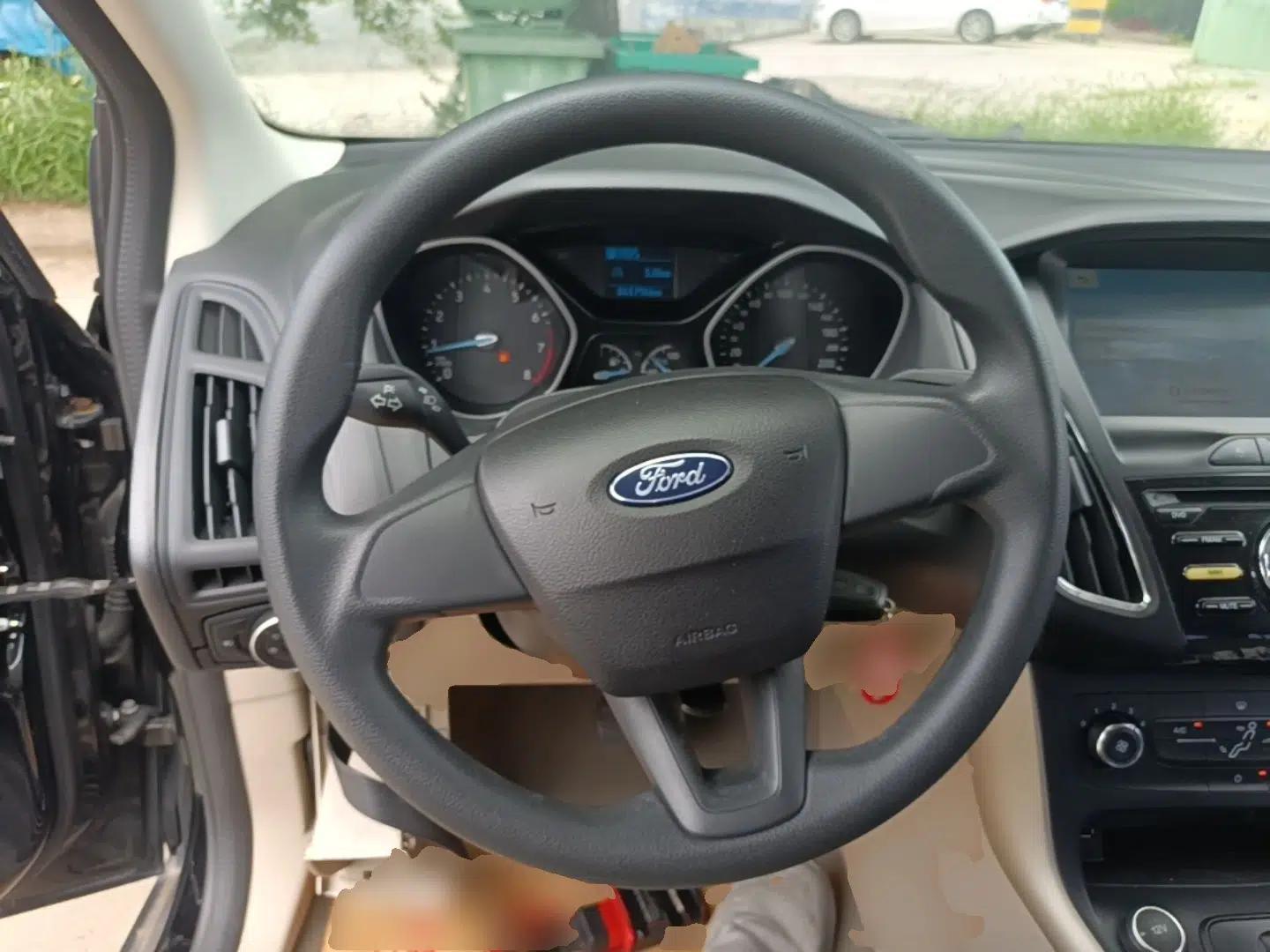 Ford Focus 2017 Sedan 1.6L Automatic Comfort Plus SmartDrive Edition — миниатюра 13