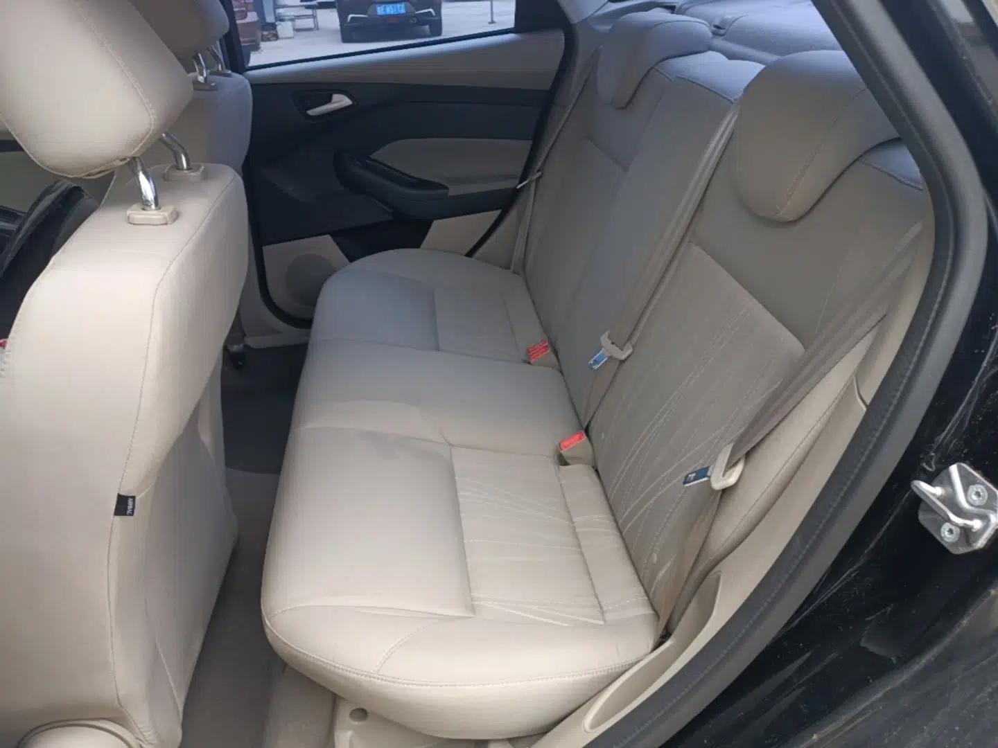Ford Focus 2017 Sedan 1.6L Automatic Comfort Plus SmartDrive Edition — миниатюра 20