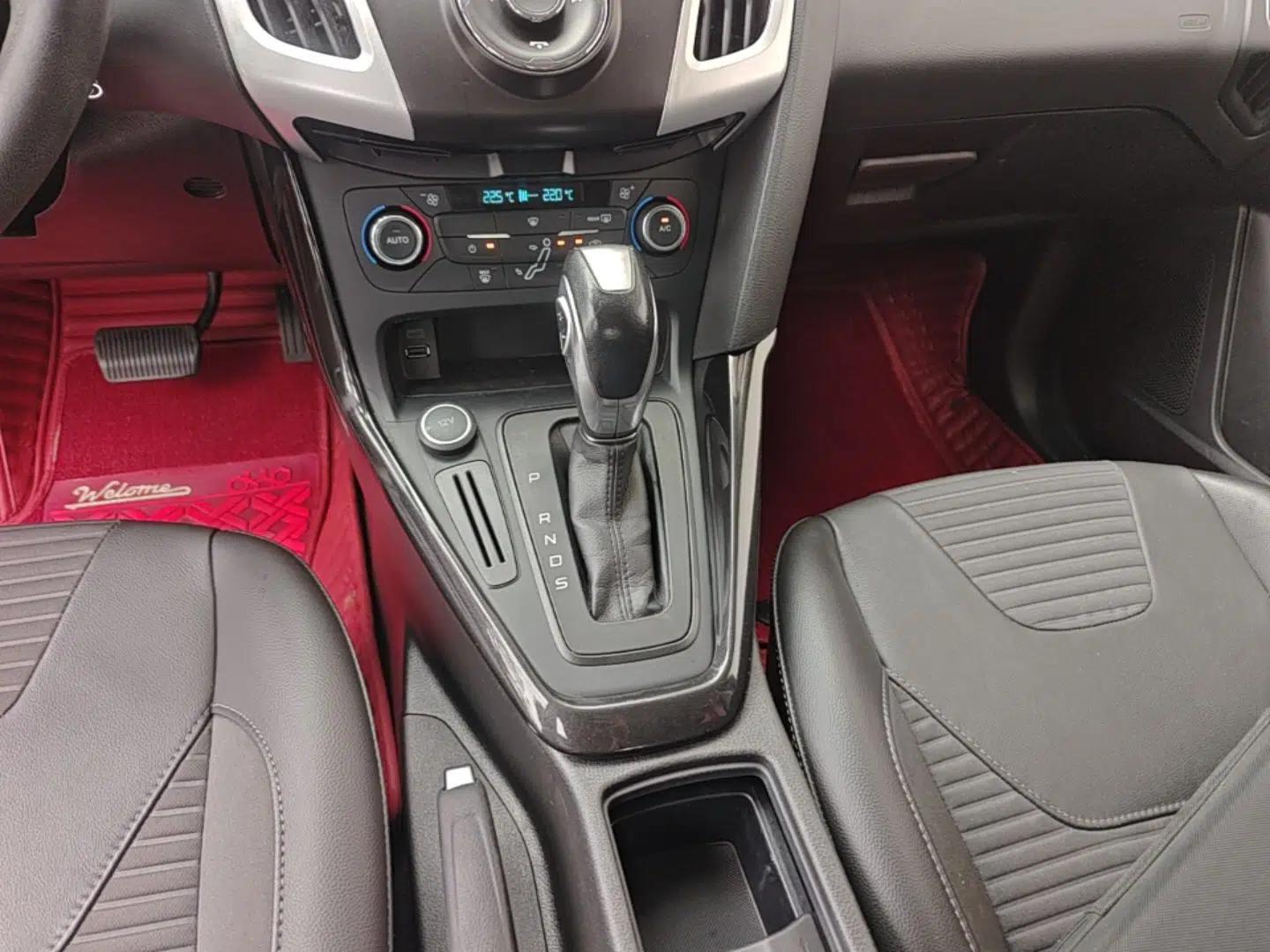 Ford Focus 2017 Sedan 1.6L Automatic Fashion Edition Smart Drive Version — миниатюра 16