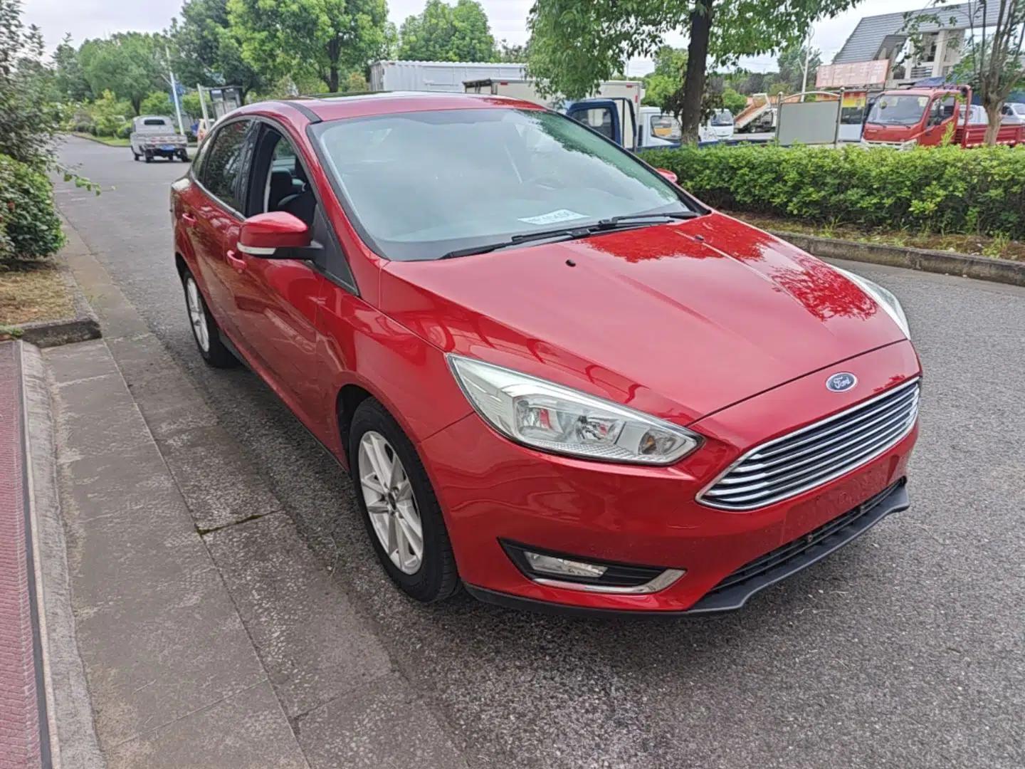 Ford Focus 2017 Sedan 1.6L Automatic Fashion Edition Smart Drive Version — миниатюра 3