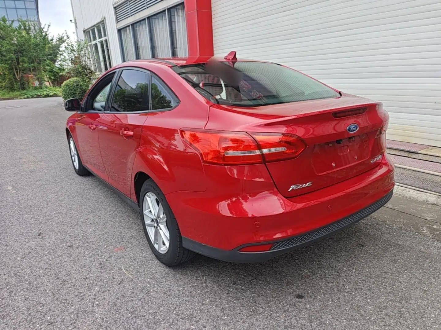 Ford Focus 2017 Sedan 1.6L Automatic Fashion Edition Smart Drive Version — миниатюра 4
