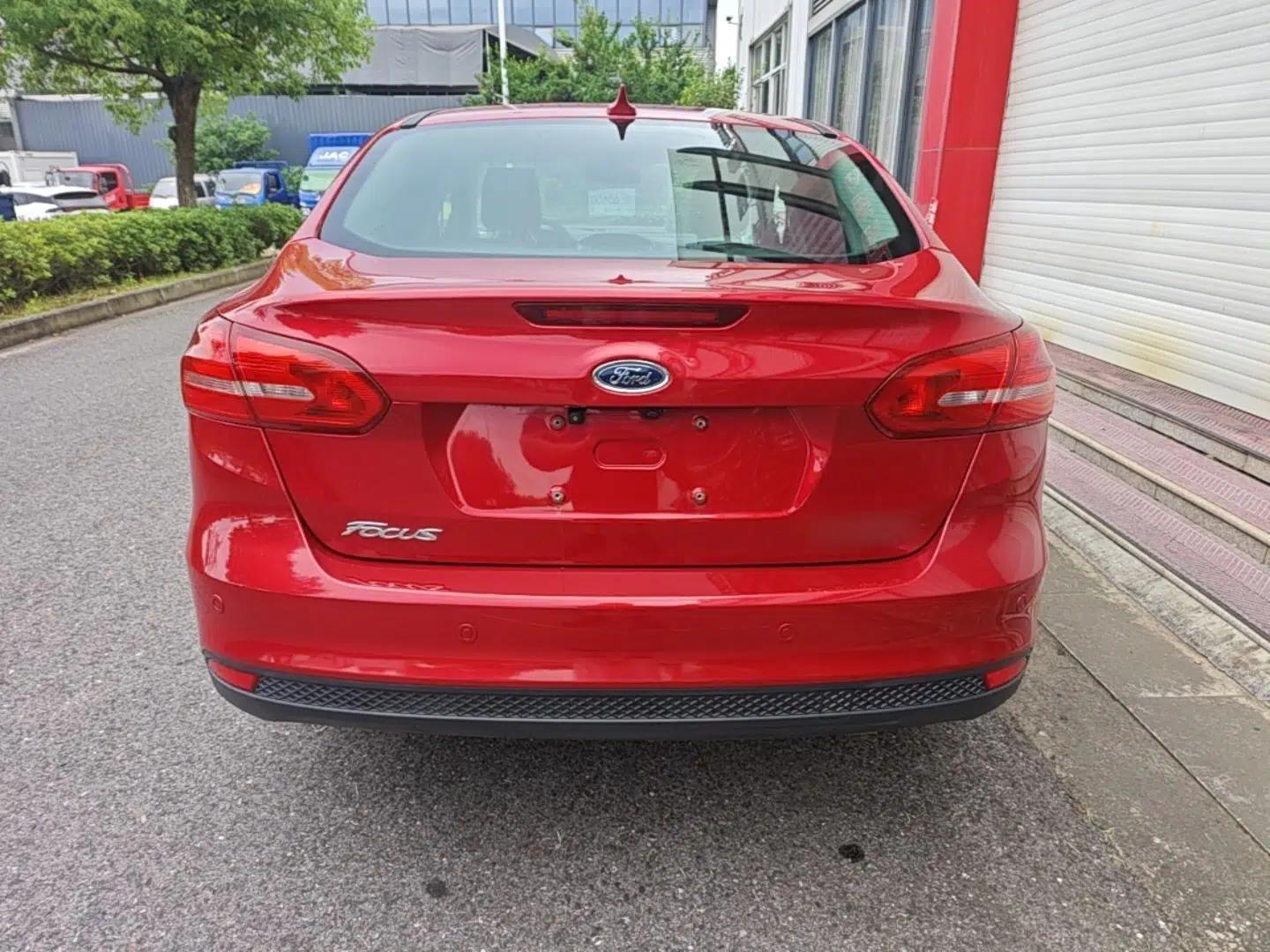Ford Focus 2017 Sedan 1.6L Automatic Fashion Edition Smart Drive Version — миниатюра 5