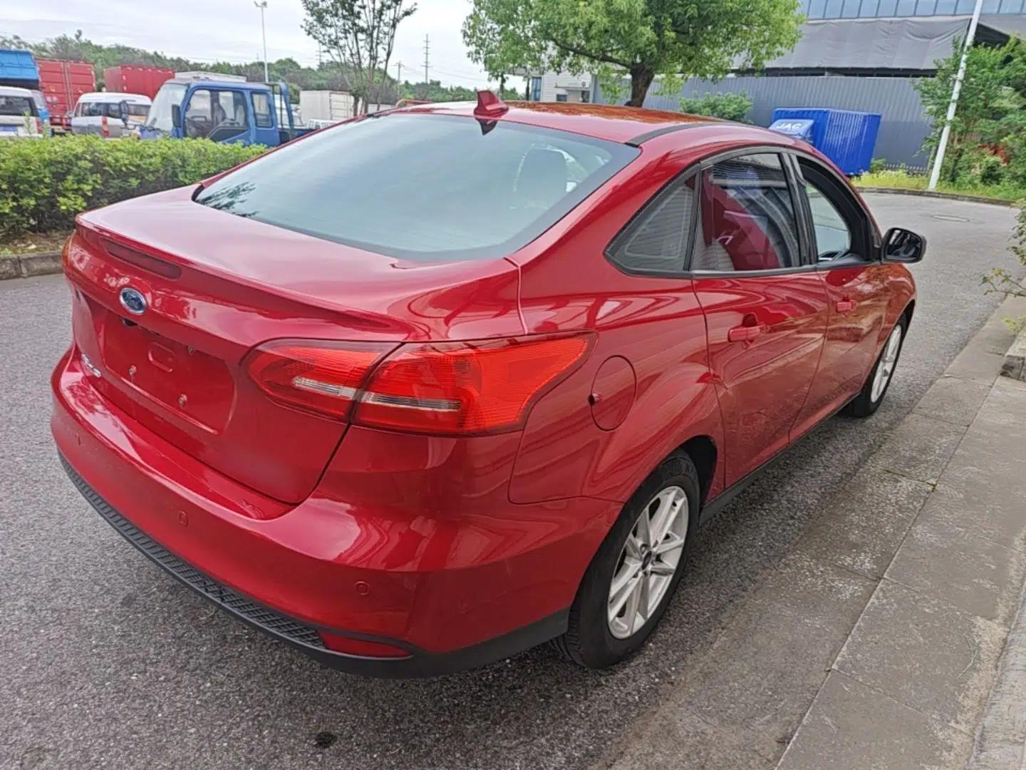 Ford Focus 2017 Sedan 1.6L Automatic Fashion Edition Smart Drive Version — миниатюра 6