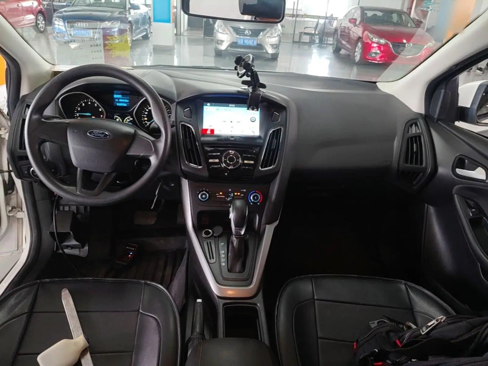 Ford Focus 2017 Hatchback 1.6L Automatic Comfort Plus SmartDrive Edition — миниатюра 12