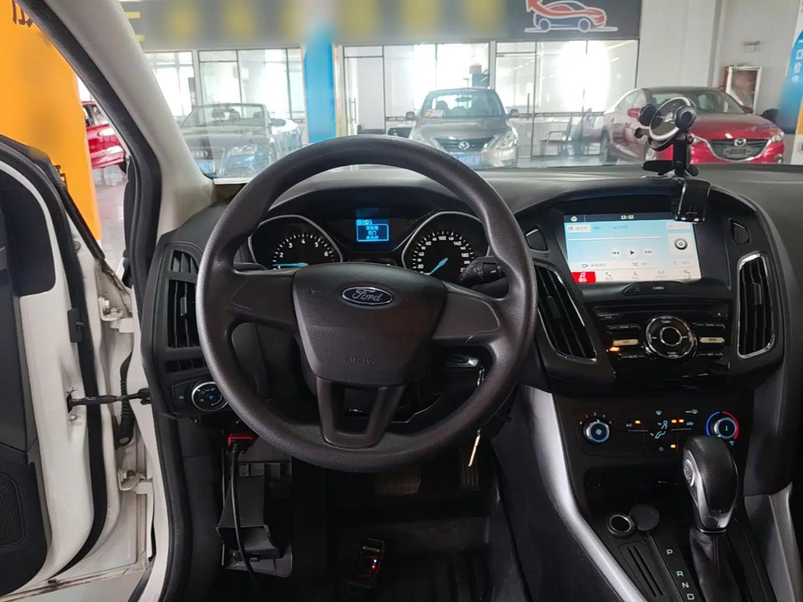 Ford Focus 2017 Hatchback 1.6L Automatic Comfort Plus SmartDrive Edition — миниатюра 13