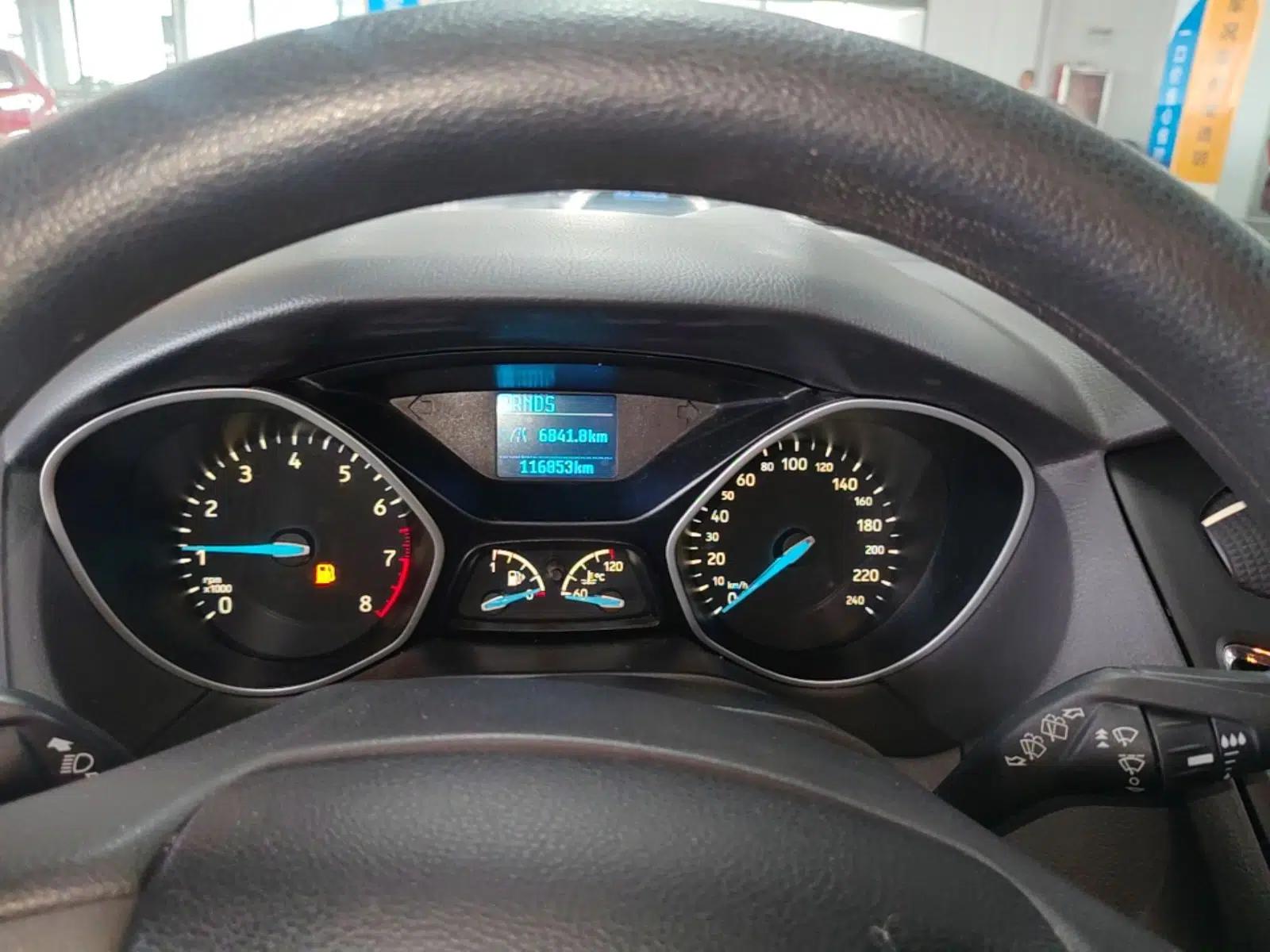 Ford Focus 2017 Hatchback 1.6L Automatic Comfort Plus SmartDrive Edition — миниатюра 14