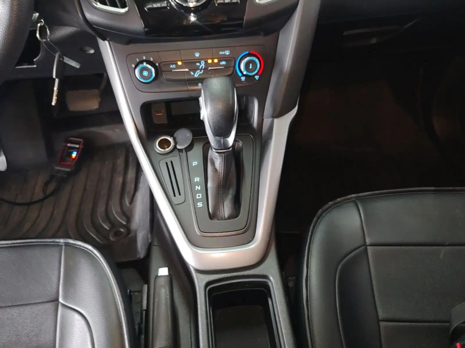 Ford Focus 2017 Hatchback 1.6L Automatic Comfort Plus SmartDrive Edition — миниатюра 16