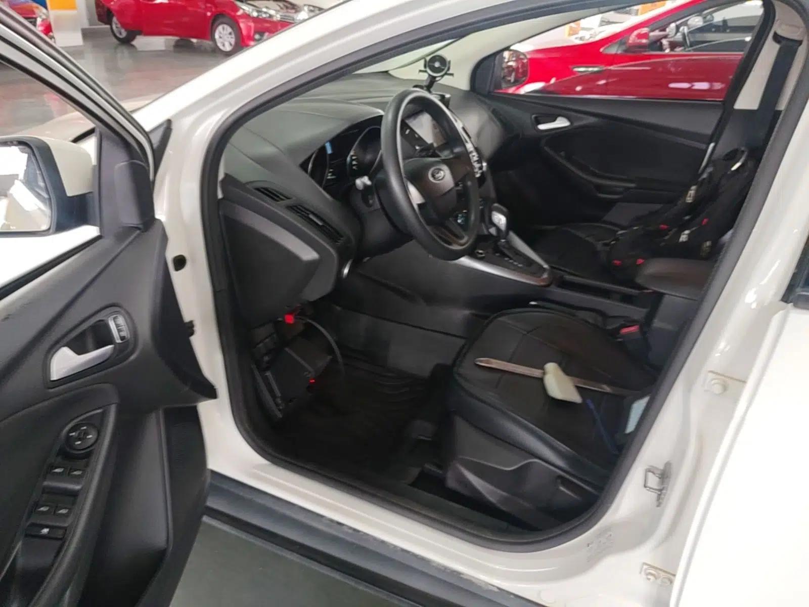 Ford Focus 2017 Hatchback 1.6L Automatic Comfort Plus SmartDrive Edition — миниатюра 18