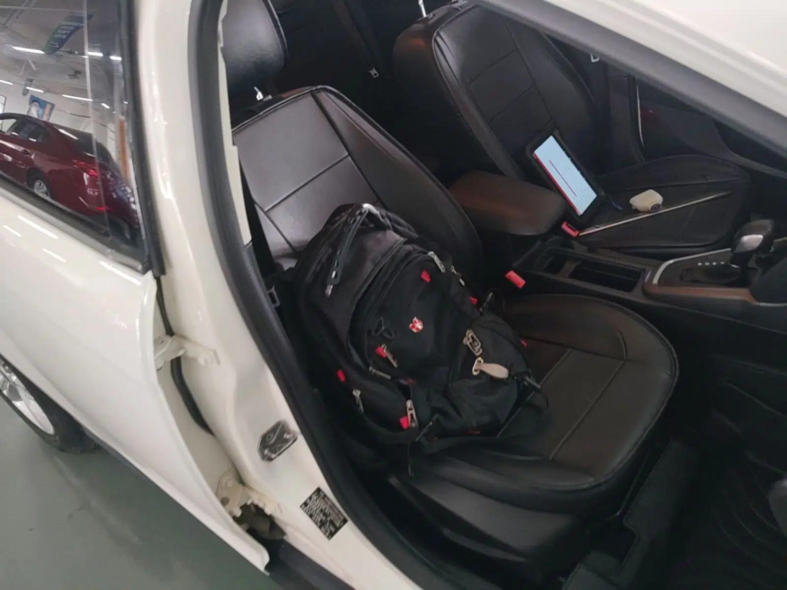 Ford Focus 2017 Hatchback 1.6L Automatic Comfort Plus SmartDrive Edition — миниатюра 19