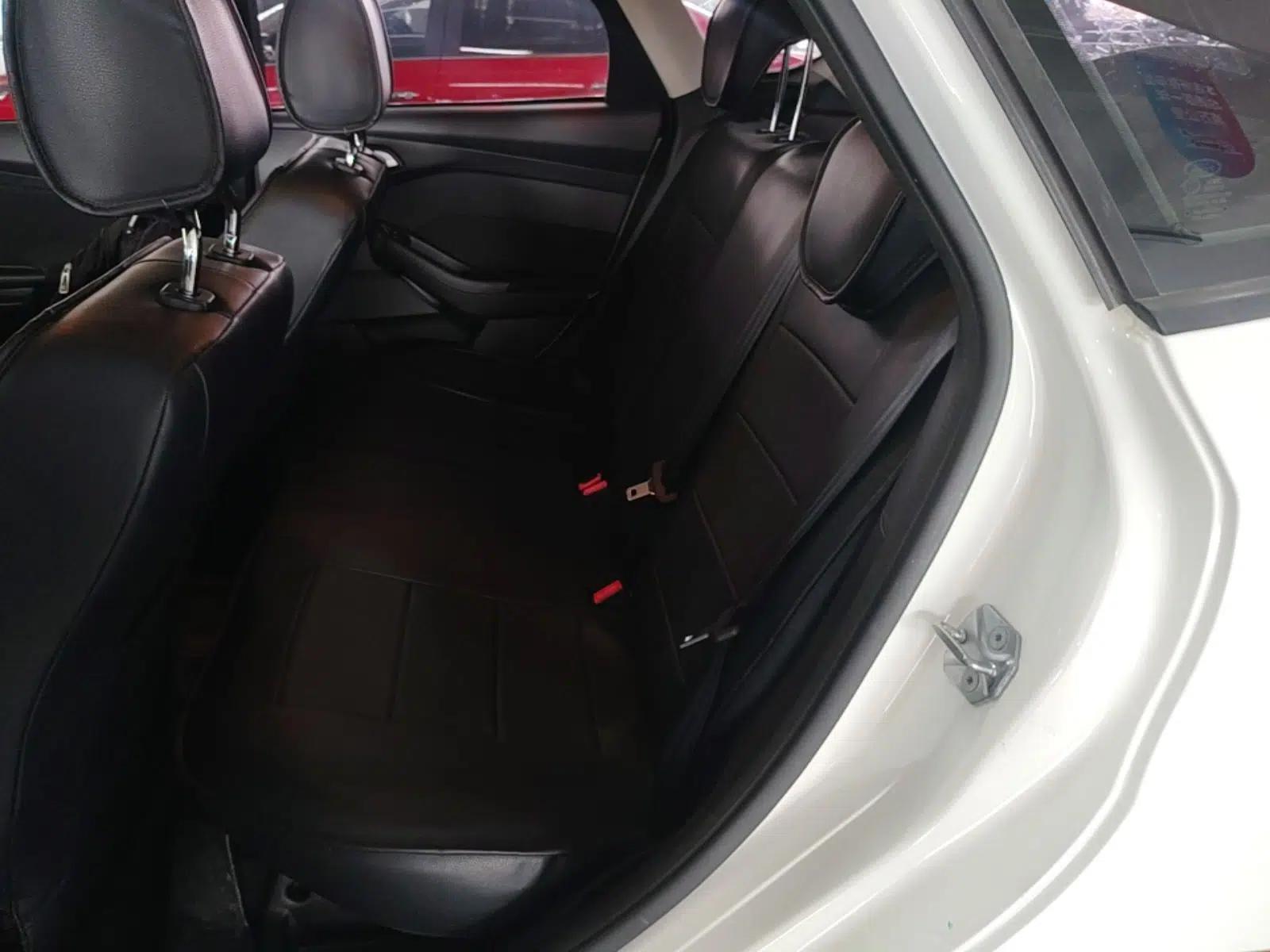 Ford Focus 2017 Hatchback 1.6L Automatic Comfort Plus SmartDrive Edition — миниатюра 20