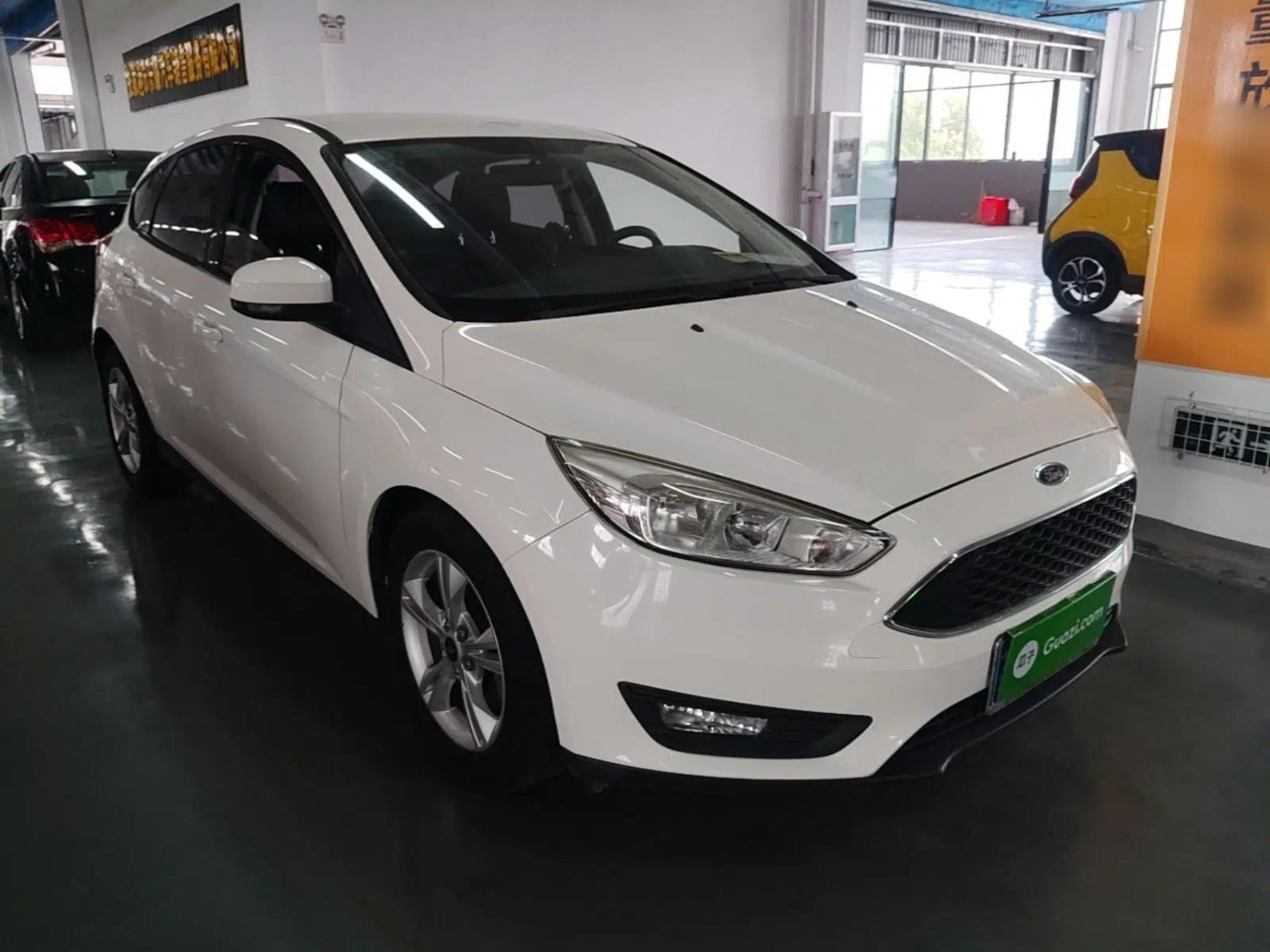 Ford Focus 2017 Hatchback 1.6L Automatic Comfort Plus SmartDrive Edition — миниатюра 3