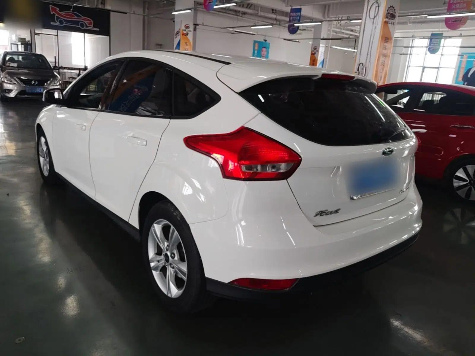 Ford Focus 2017 Hatchback 1.6L Automatic Comfort Plus SmartDrive Edition — миниатюра 4