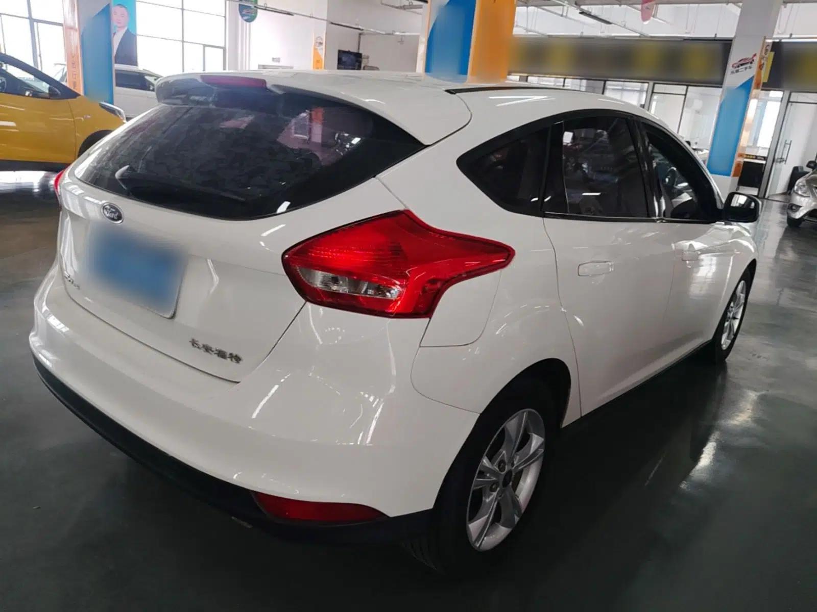 Ford Focus 2017 Hatchback 1.6L Automatic Comfort Plus SmartDrive Edition — миниатюра 6