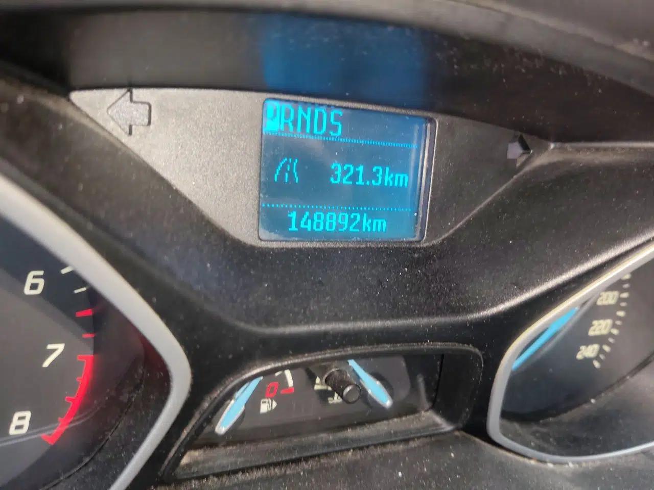 Ford Focus 2012 Hatchback 1.6L Automatic Comfort Model — миниатюра 12