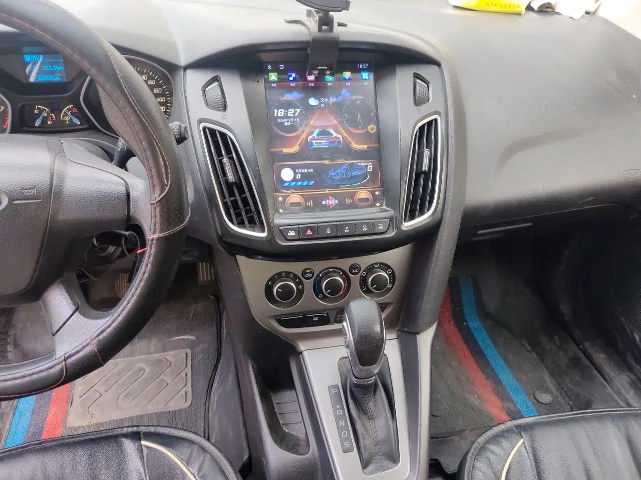 Ford Focus 2012 Hatchback 1.6L Automatic Comfort Model — миниатюра 13