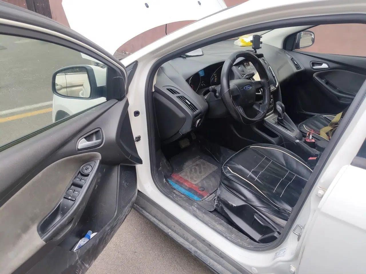 Ford Focus 2012 Hatchback 1.6L Automatic Comfort Model — миниатюра 16