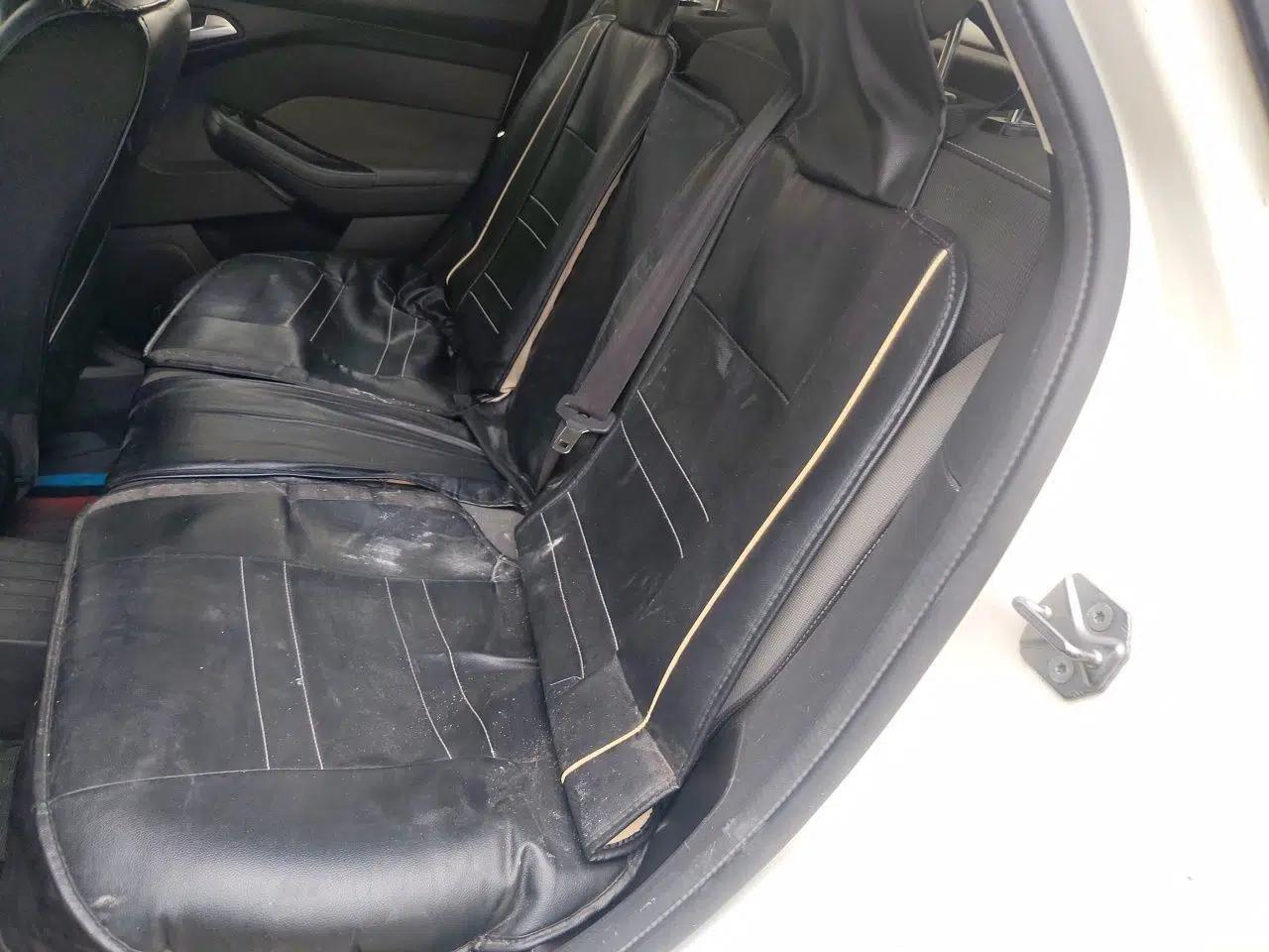 Ford Focus 2012 Hatchback 1.6L Automatic Comfort Model — миниатюра 17