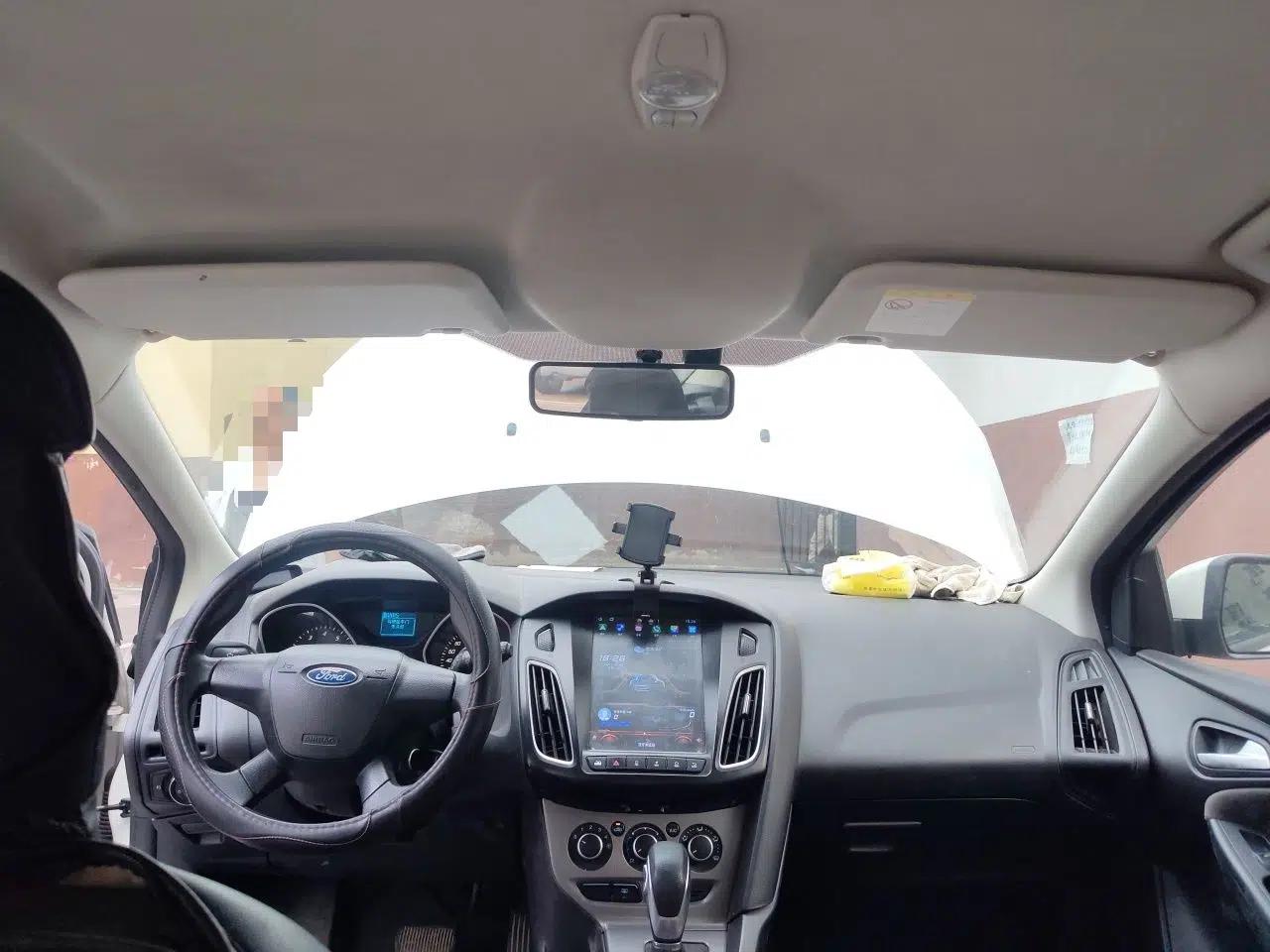 Ford Focus 2012 Hatchback 1.6L Automatic Comfort Model — миниатюра 18