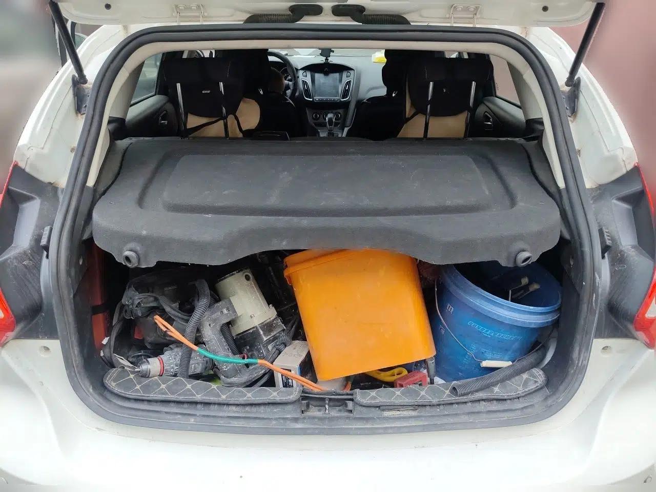 Ford Focus 2012 Hatchback 1.6L Automatic Comfort Model — миниатюра 19