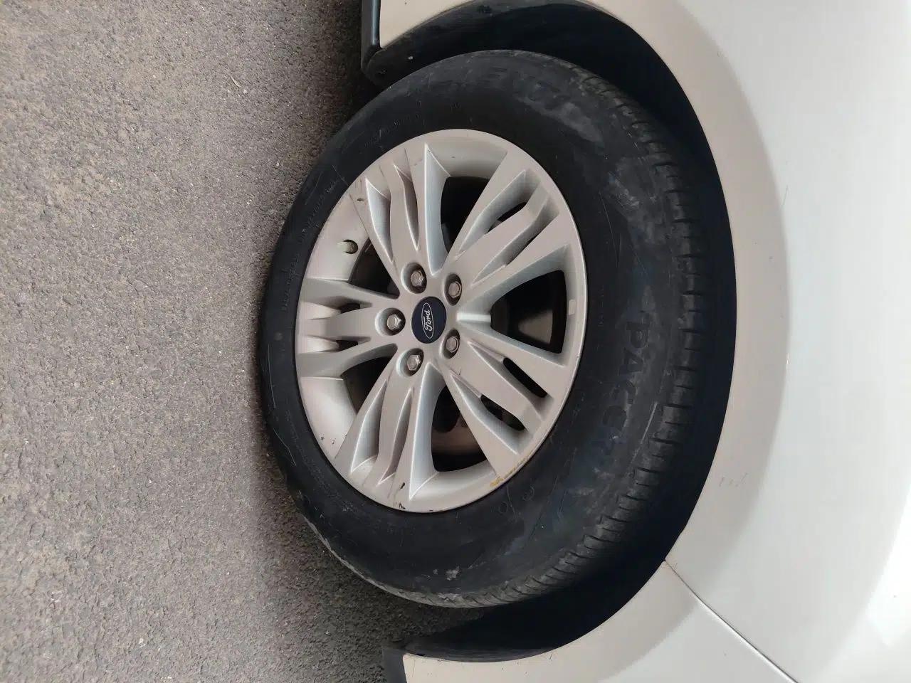 Ford Focus 2012 Hatchback 1.6L Automatic Comfort Model — миниатюра 8