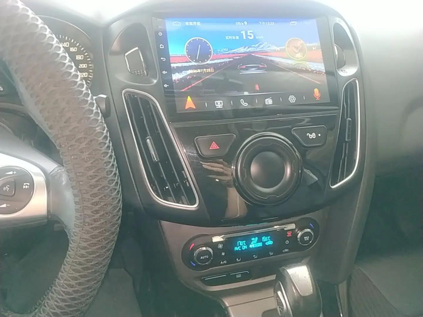 Ford Focus 2012 Sedan 1.6L Automatic Fashion Edition — миниатюра 15