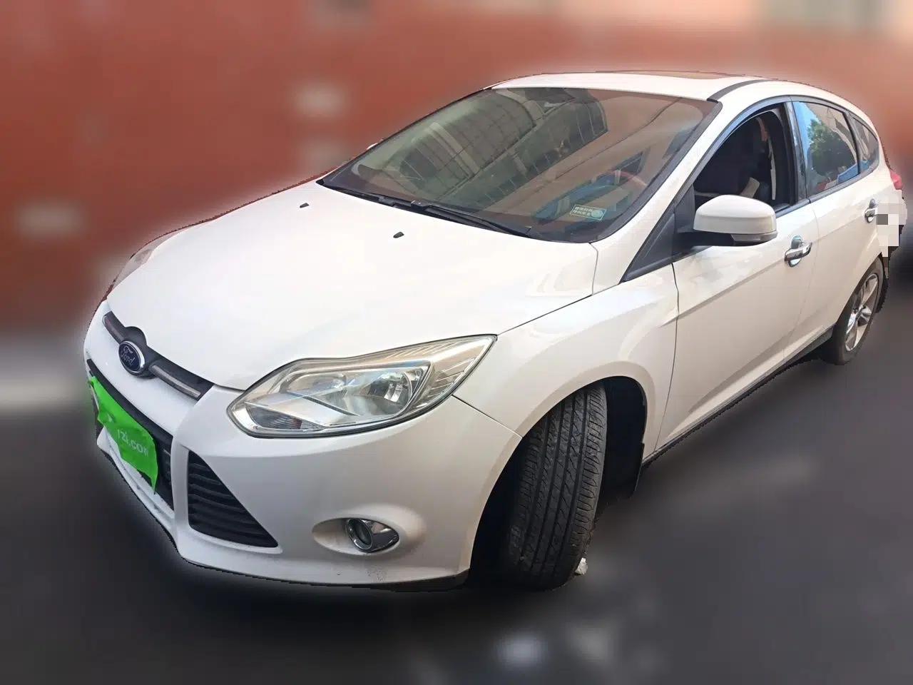 Ford Focus 2012 Hatchback 1.6L Automatic Fashion Edition — миниатюра 1
