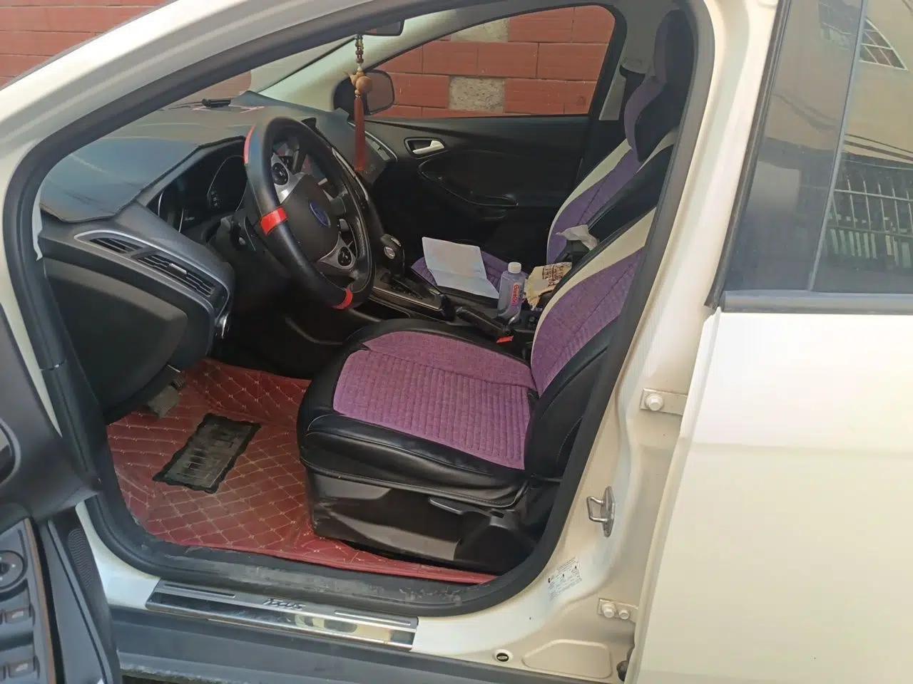 Ford Focus 2012 Hatchback 1.6L Automatic Fashion Edition — миниатюра 15