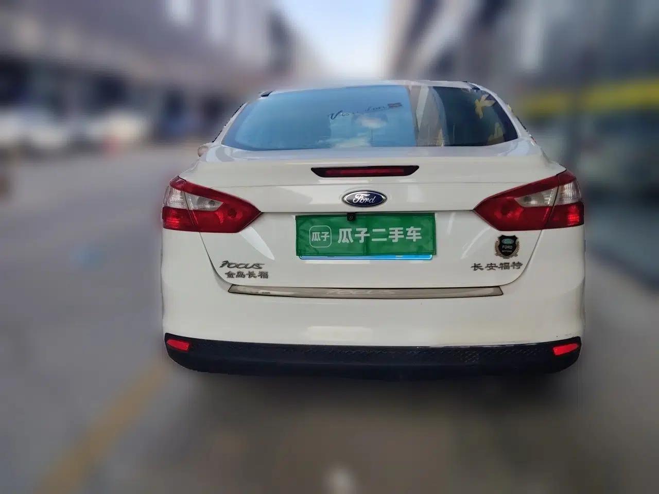 Ford Focus 2012 Sedan 1.6L Automatic Comfort Model — миниатюра 5