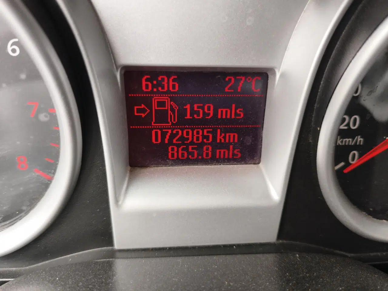 Ford Focus 2013 Hatchback Classic 1.8L Manual Base Model — миниатюра 12