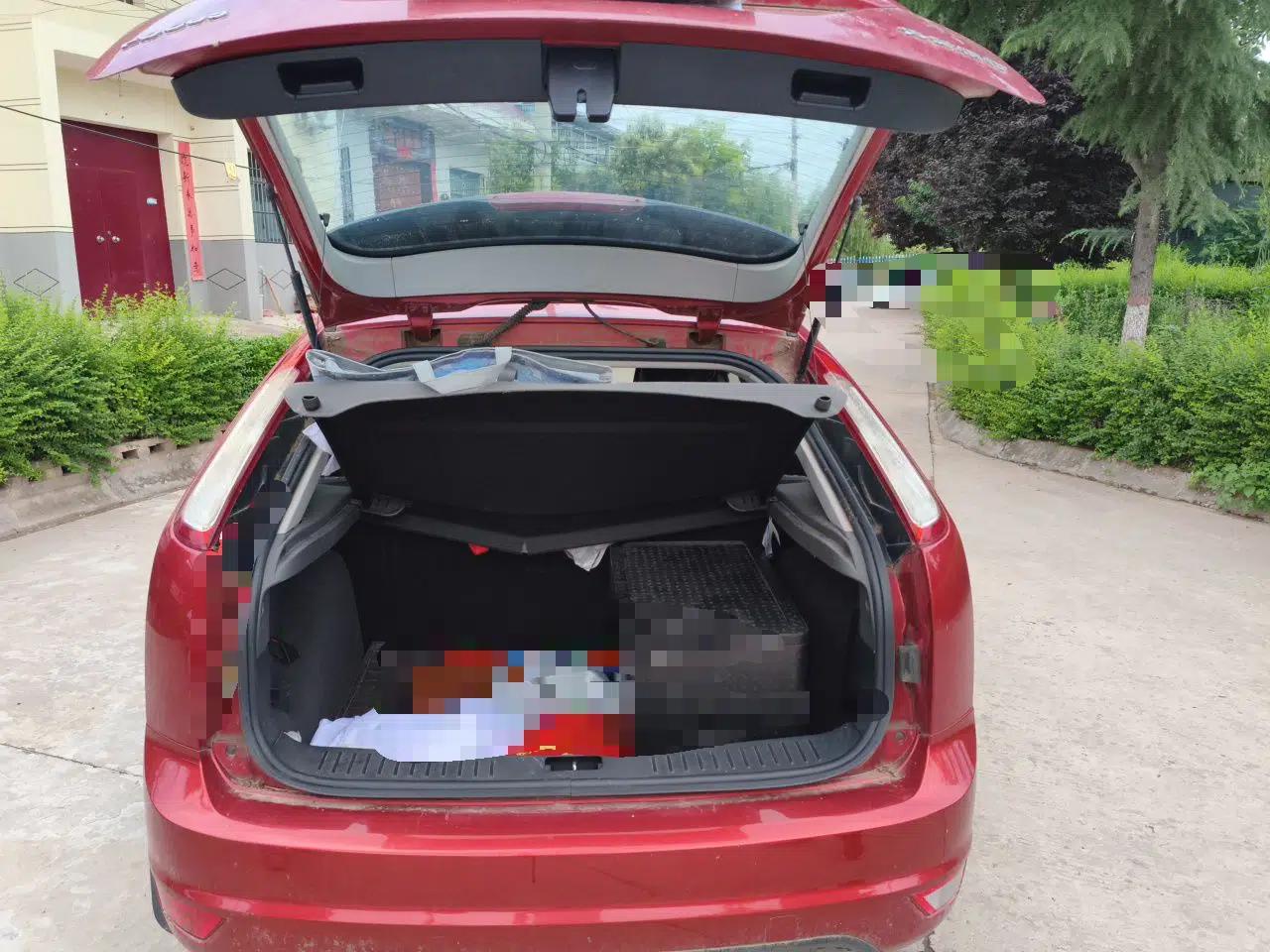 Ford Focus 2013 Hatchback Classic 1.8L Manual Base Model — миниатюра 19