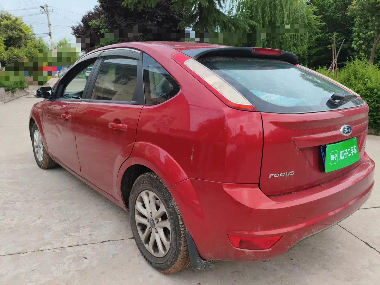 Ford Focus 2013 Hatchback Classic 1.8L Manual Base Model — миниатюра 4