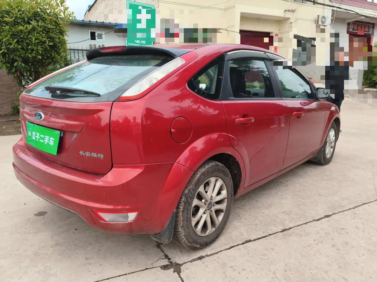 Ford Focus 2013 Hatchback Classic 1.8L Manual Base Model — миниатюра 6