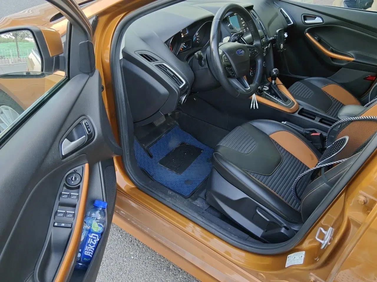 Ford Focus 2018 Hatchback Classic EcoBoost 180 Automatic Sport Edition — миниатюра 16