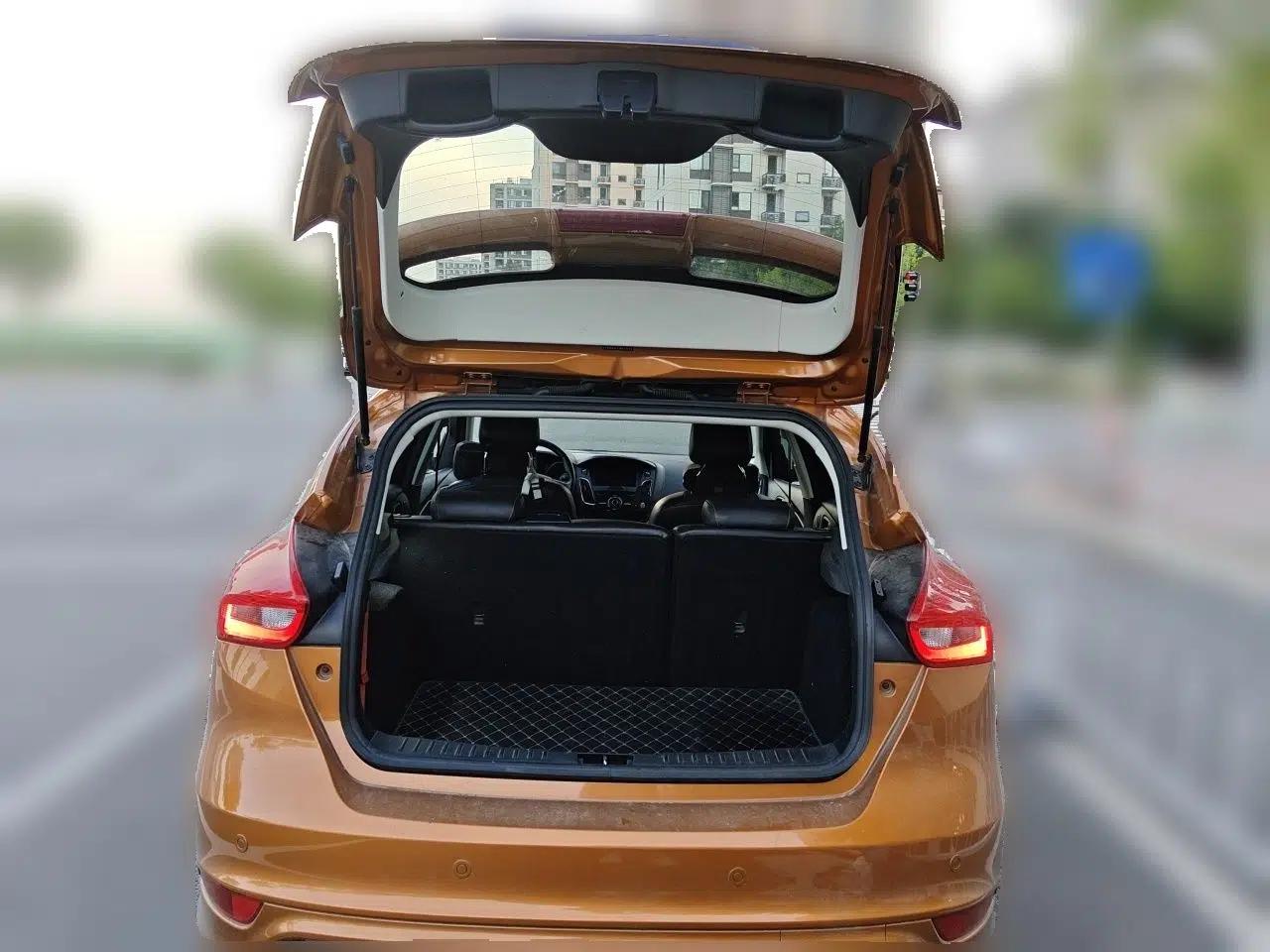 Ford Focus 2018 Hatchback Classic EcoBoost 180 Automatic Sport Edition — миниатюра 19