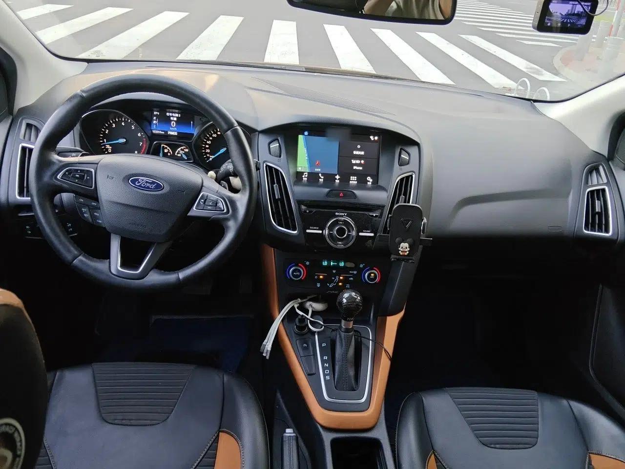 Ford Focus 2018 Hatchback Classic EcoBoost 180 Automatic Sport Edition — миниатюра 9