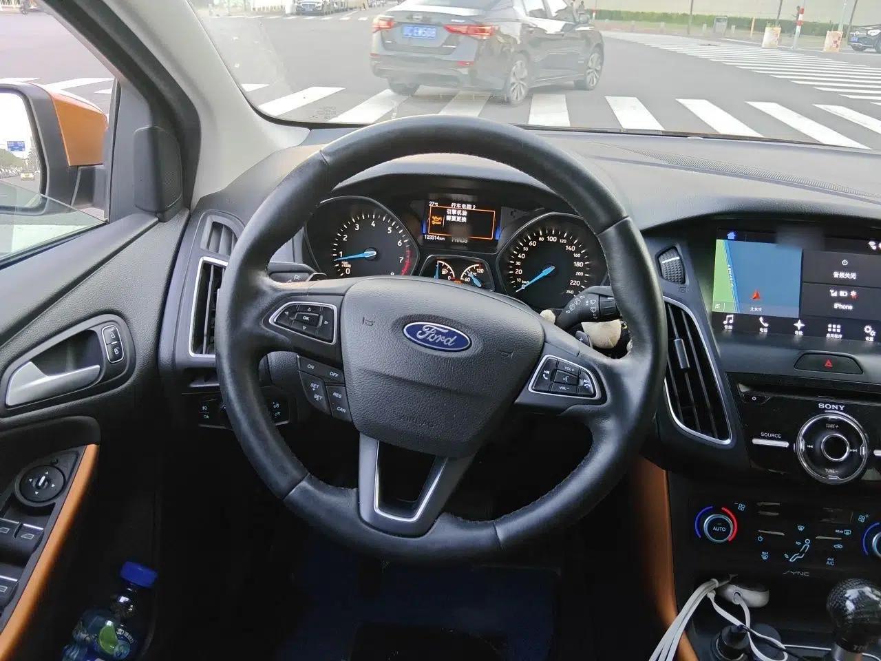 Ford Focus 2018 Hatchback Classic EcoBoost 180 Automatic Sport Edition — миниатюра 10