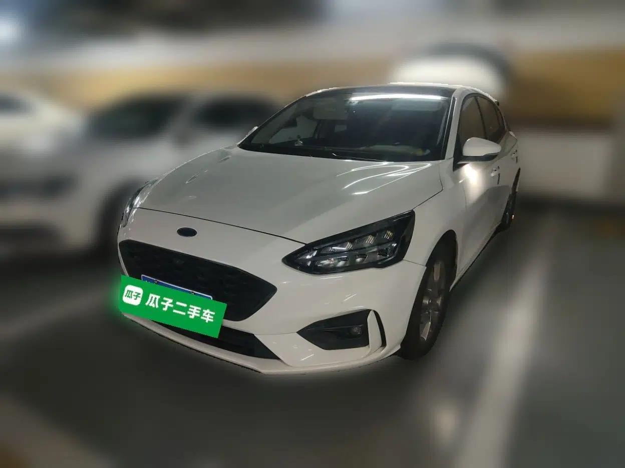 Ford Focus 2021 Hatchback EcoBoost 180 Automatic Titanium Edition — миниатюра 1