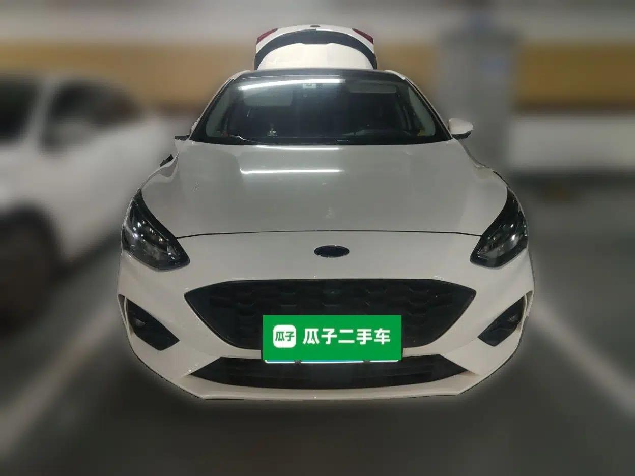 Ford Focus 2021 Hatchback EcoBoost 180 Automatic Titanium Edition — миниатюра 2