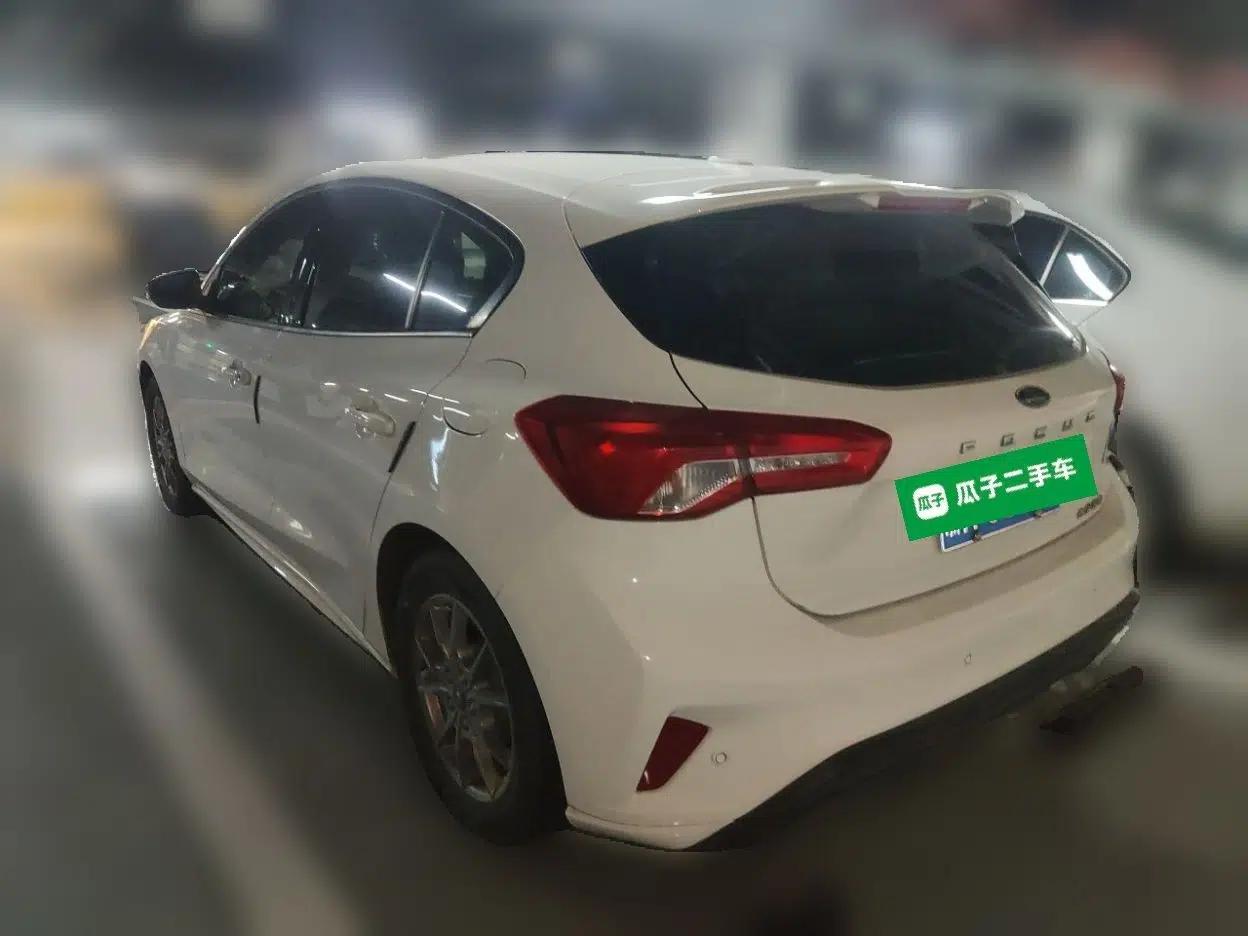 Ford Focus 2021 Hatchback EcoBoost 180 Automatic Titanium Edition — миниатюра 4