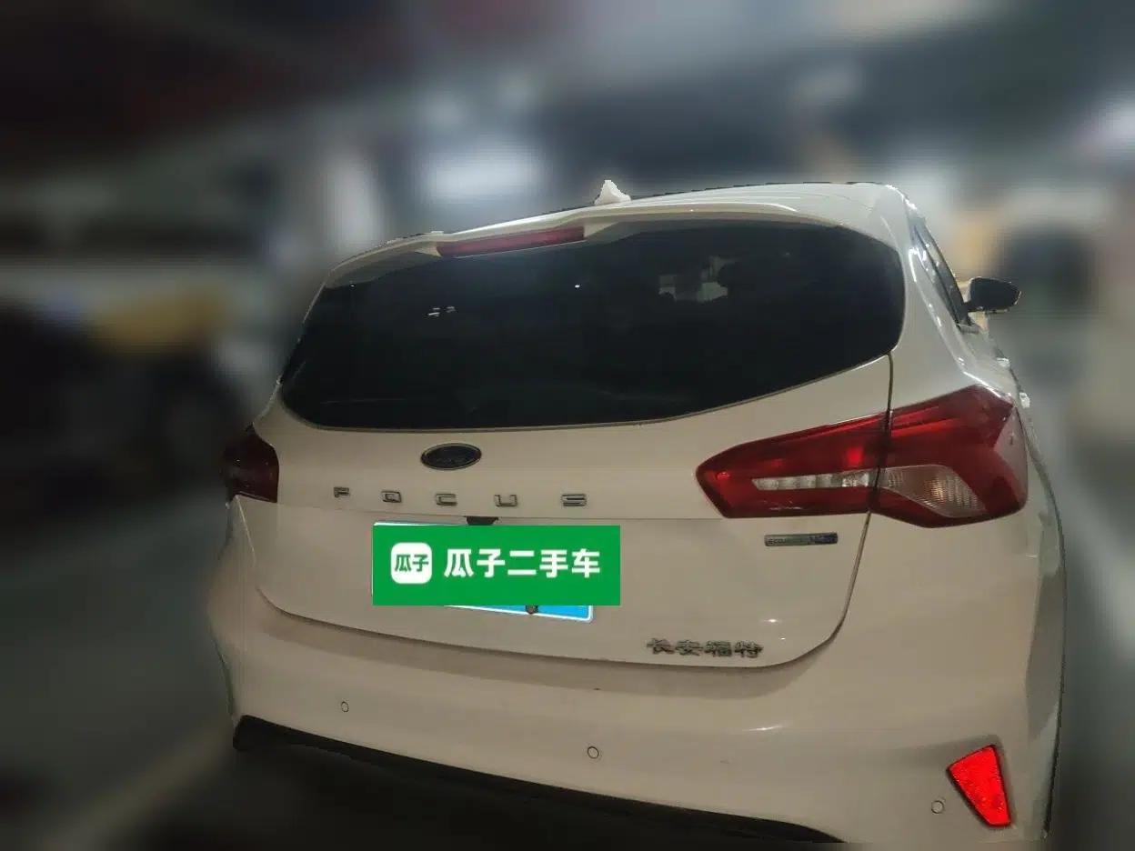 Ford Focus 2021 Hatchback EcoBoost 180 Automatic Titanium Edition — миниатюра 5
