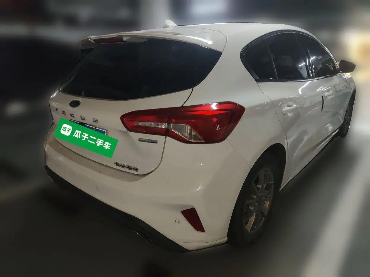 Ford Focus 2021 Hatchback EcoBoost 180 Automatic Titanium Edition — миниатюра 6