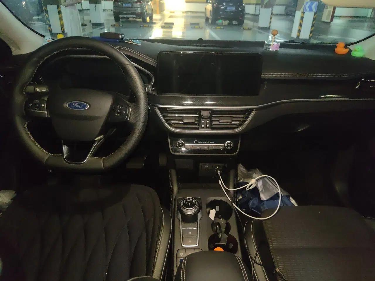 Ford Focus 2021 Hatchback EcoBoost 180 Automatic Titanium Edition — миниатюра 9